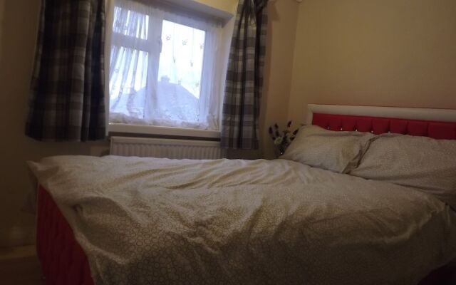2 Bedrooms House
