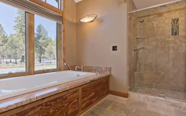 Stonegate #5 5 Bedroom Home by RedAwning