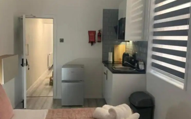 Bloomsbury House - Modern studios near Anfield