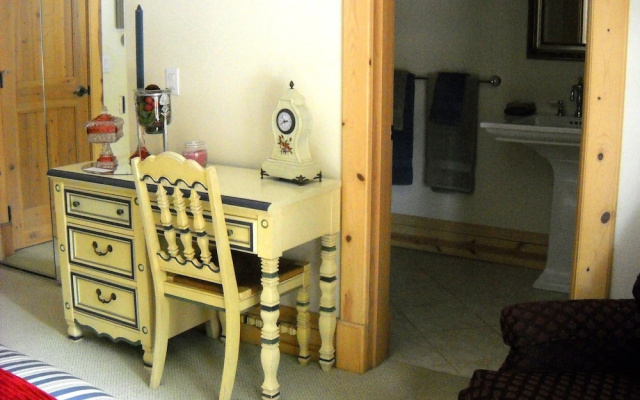 Sandy Salmon Bed & Breakfast Lodge