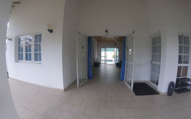 Negombo Blue Villa Hotel