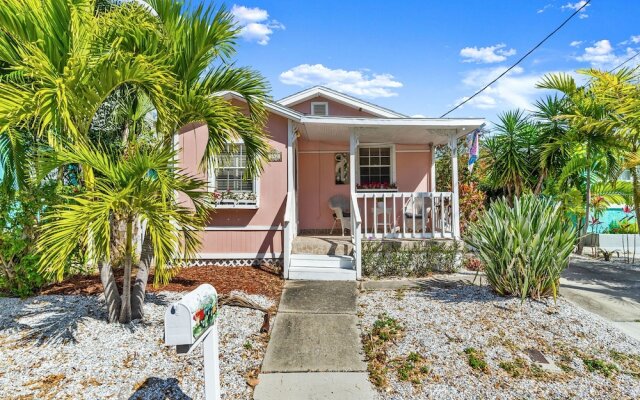 Beachy Bungalow by Vtrips