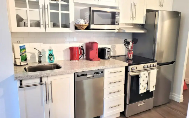 Private Apt Neardowntown Ideal for Long Stays U4