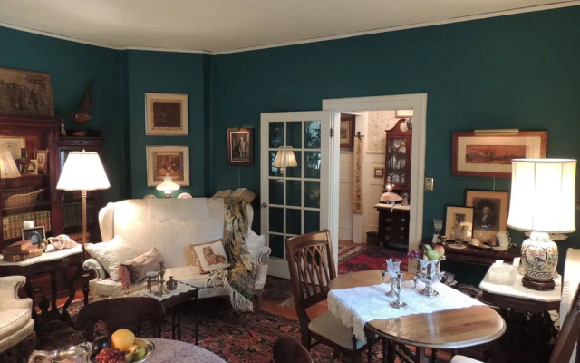 1868 Magnolia House Inn