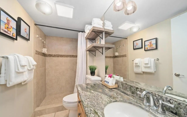 Kihei Surfside, #305 1 Bedroom Condo by RedAwning
