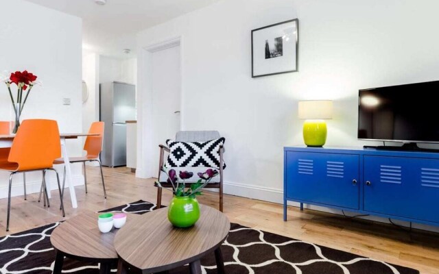 Aylie's Awesome 2 Bed Flat in Dalston
