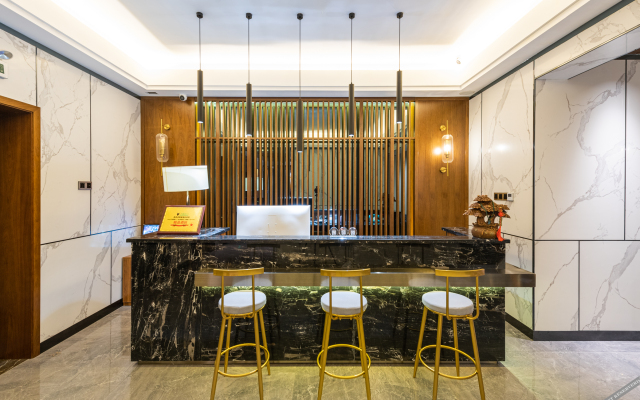 Yintan Zeyinju Hotel