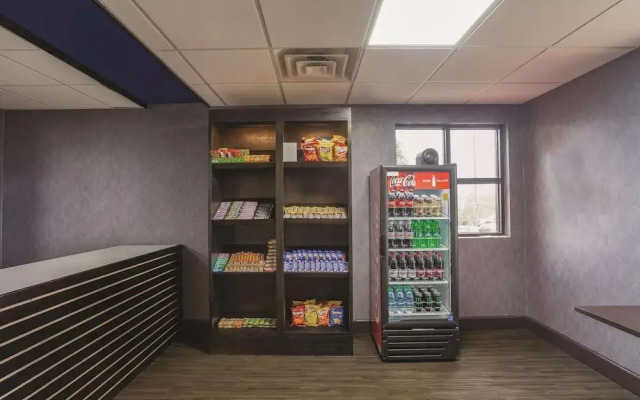 La Quinta Inn & Suites By Wyndham Knoxville East