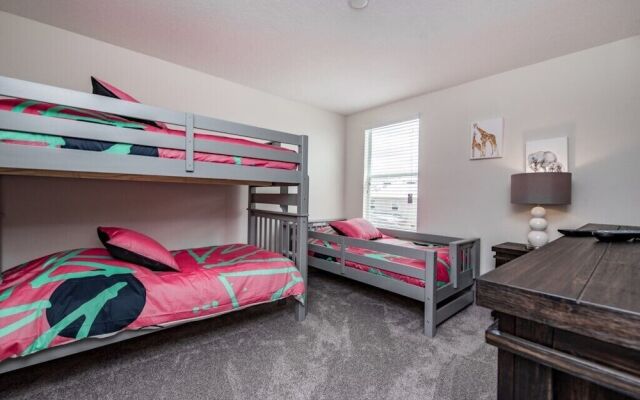 Champions Gate 8 Bedroom Villa by Redawning