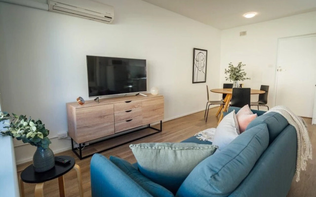 Sahara on Anzac-Close to Airport, city & beach!