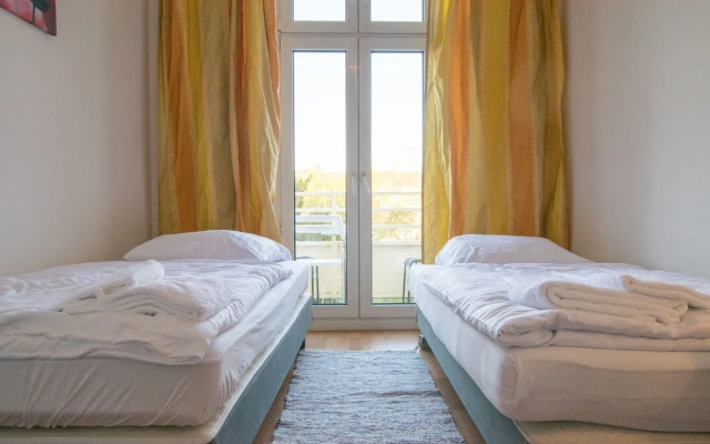 Tolstov-Hotels Large 3 Room Apartment