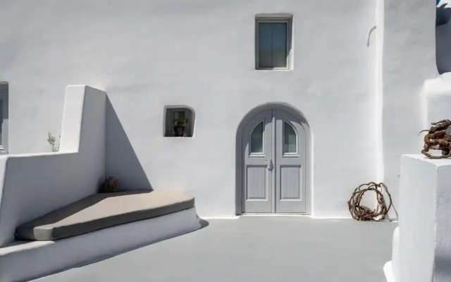 Karpimo & Fertimo Suites Santorini