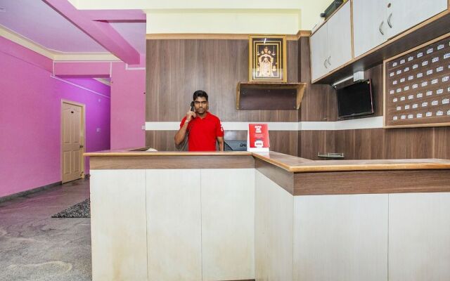 OYO 17136 Hotel Chinmayee Inn