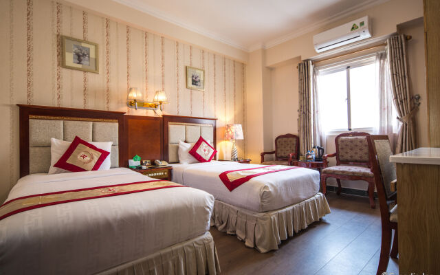 Kin Hotel Ly Tu Trong