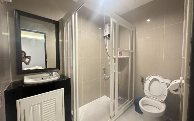 Metro Link Ratchada Hotel