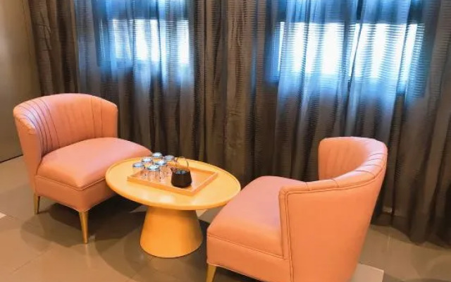 Weiting Hotel (Shanghai Bund Nanjing East Road Pedestrian Street)