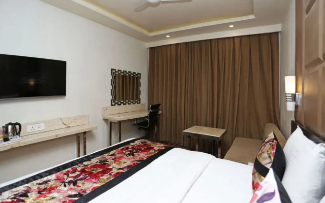 OYO 12172 Hotel Deep Premium