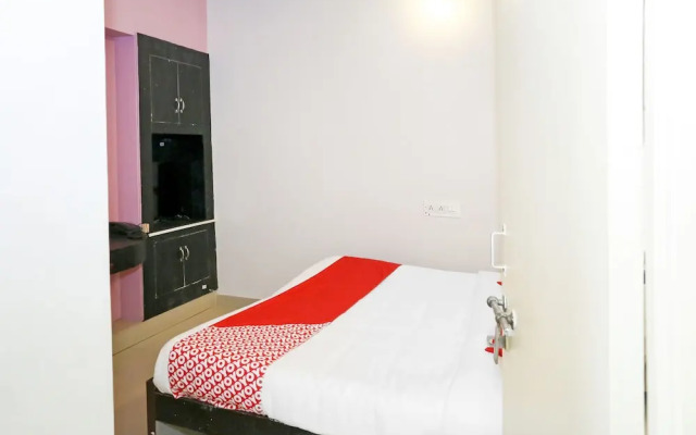 Capital O 14623 Travellers Inn