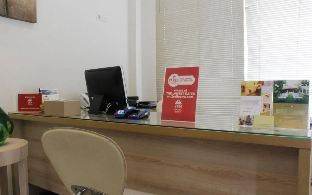 ZEN Rooms Kuningan Anggrek