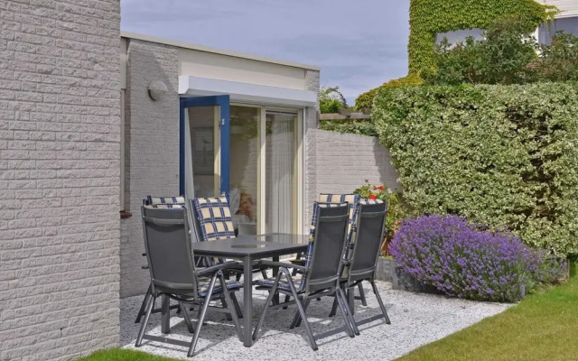 Modern Furnished Detached Bungalow, Located on the Marina