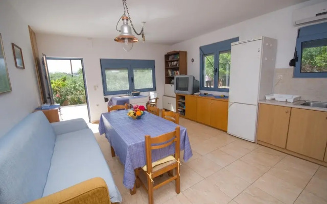 Family Holidays House Koutsouras by GHH