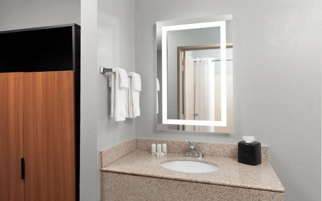 AmericInn by Wyndham Reedsburg