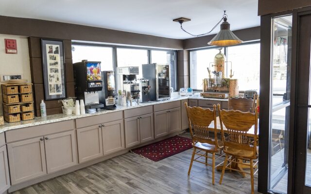 The Common Man Inn & Spa