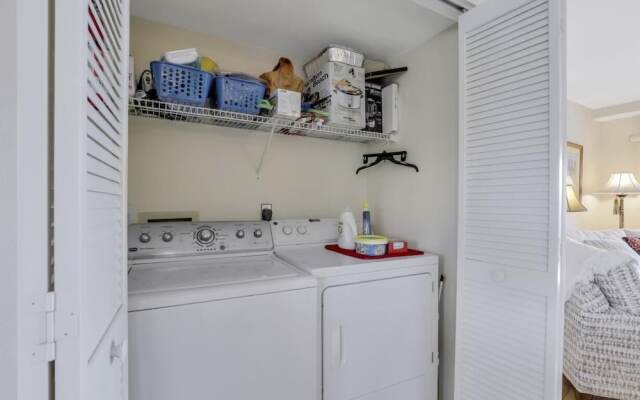 Island-style Condo With Pool, spa and Steps to Beach