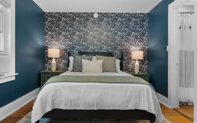 The Aurora Inn & Cottages