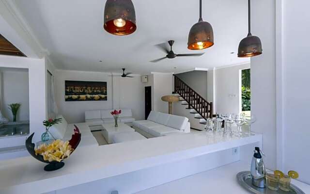 Spacious 8 bedroom pool villa in Canggu