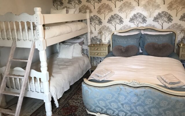 Wisteria House Bed & Breakfast