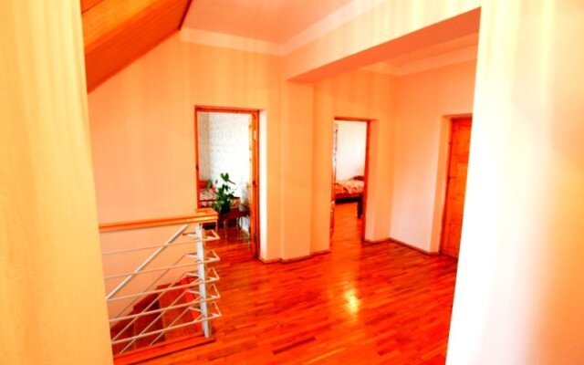 Na Krasnozelenykh 38 Guest House
