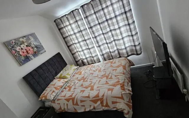 Cozy 3-bed House in Dagenham