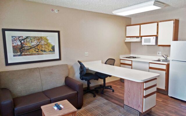 Extended Stay America Select Suites Providence Airport
