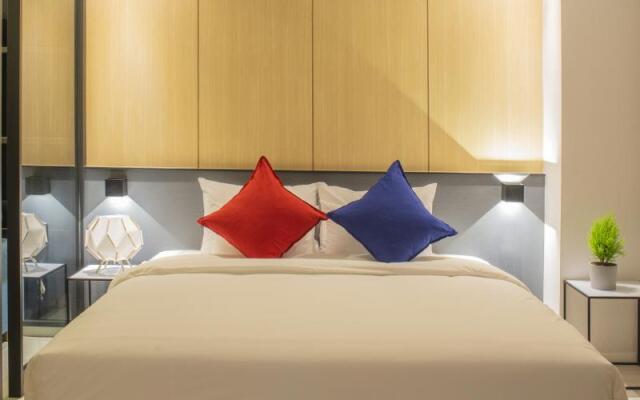 GRAY195 Hotel
