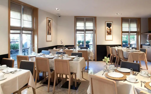 Hotel Marceau Champs Elysees