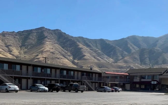 Days Inn by Wyndham Lake Point