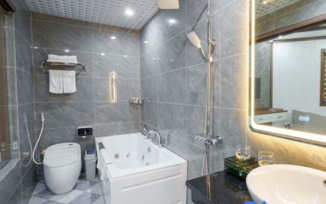 Sunland Halong Hotel and Restaurant