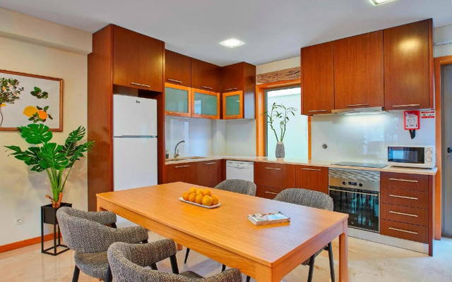 Beautiful Town Centre Apartment with Shared Pool