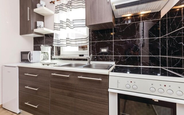 Stunning Home in Icici With Wifi and 2 Bedrooms