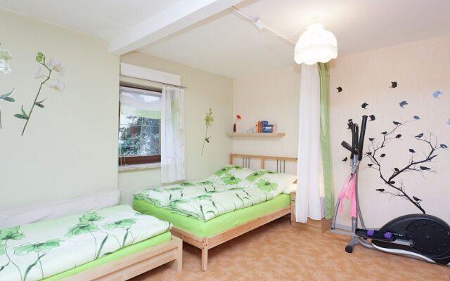 Quaint Apartment in Zella-mehlis With Garden