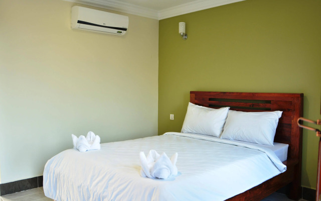 Neakru Guesthouse and Restaurant
