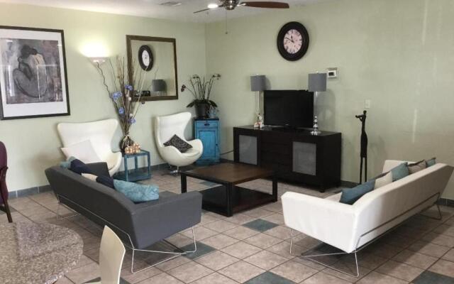 Houston Inn and Suites