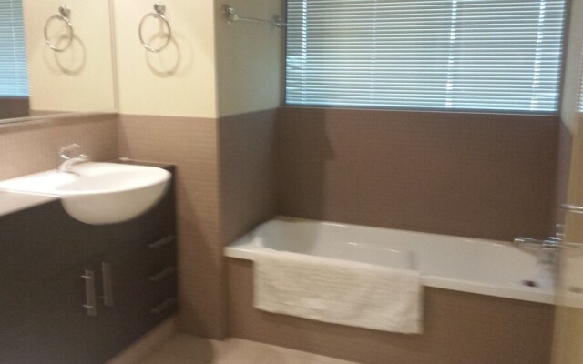Grand Hotel Apartments Gold Coast by owner