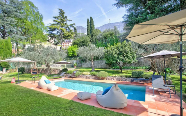 Villa Schlosser Lake Front & Private Pool