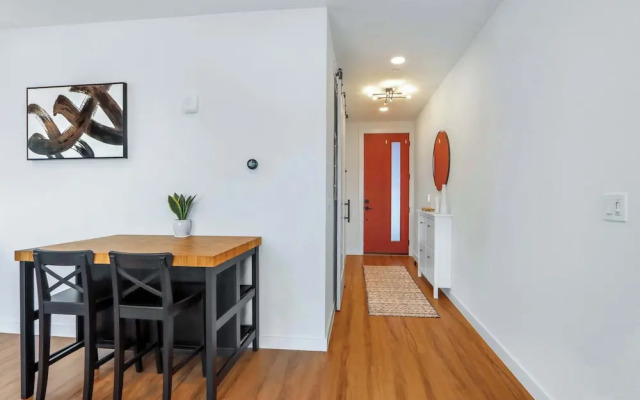 Creekside Modern Condo for 4