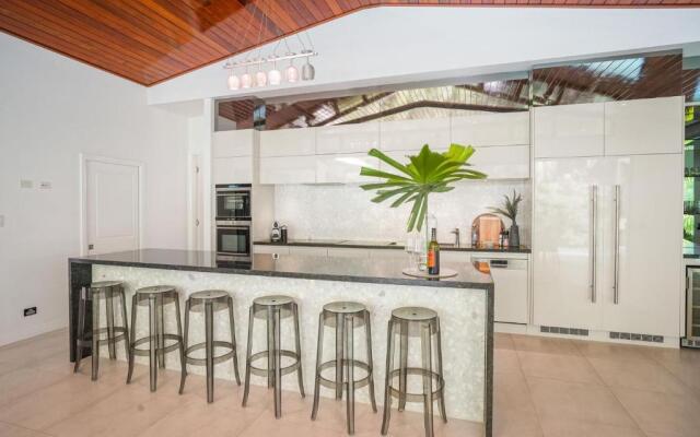 Belle Escapes - 58 Ocean Drive Luxury Home, Palm Cove