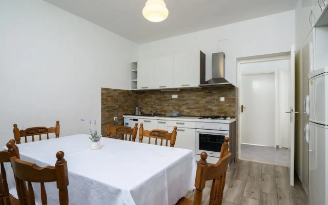 A3 90m2 apt W.shared Pool & Balcony,next to Beach