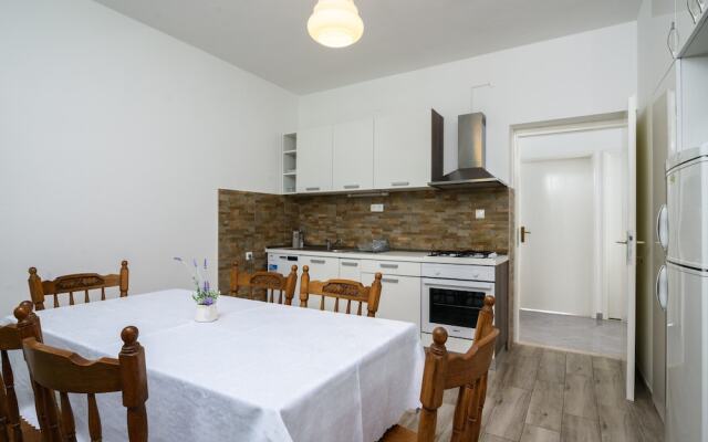 A3 90m2 apt W.shared Pool & Balcony,next to Beach