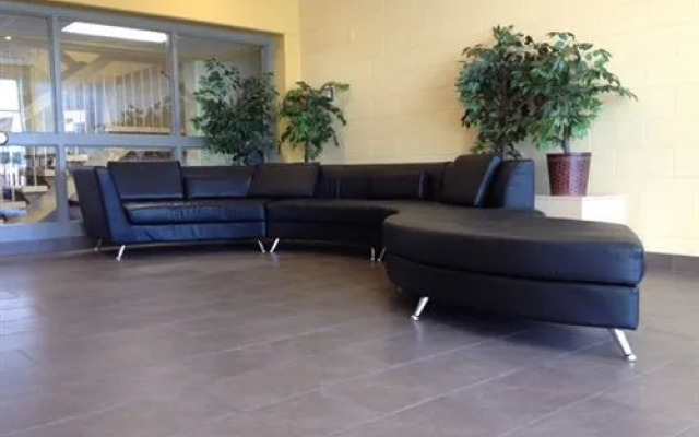 Residence & Conference Centre - Welland